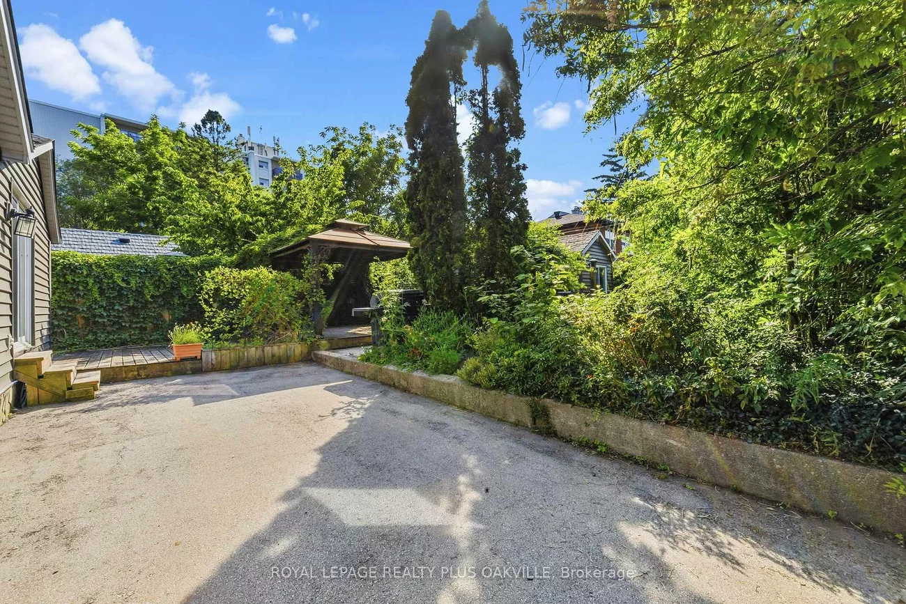 47, Stewart, 1002 - CO Central, Oakville