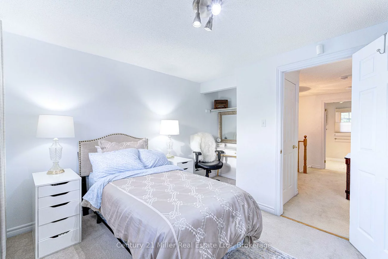 2256, MARGOT, 1015 - RO River Oaks, Oakville