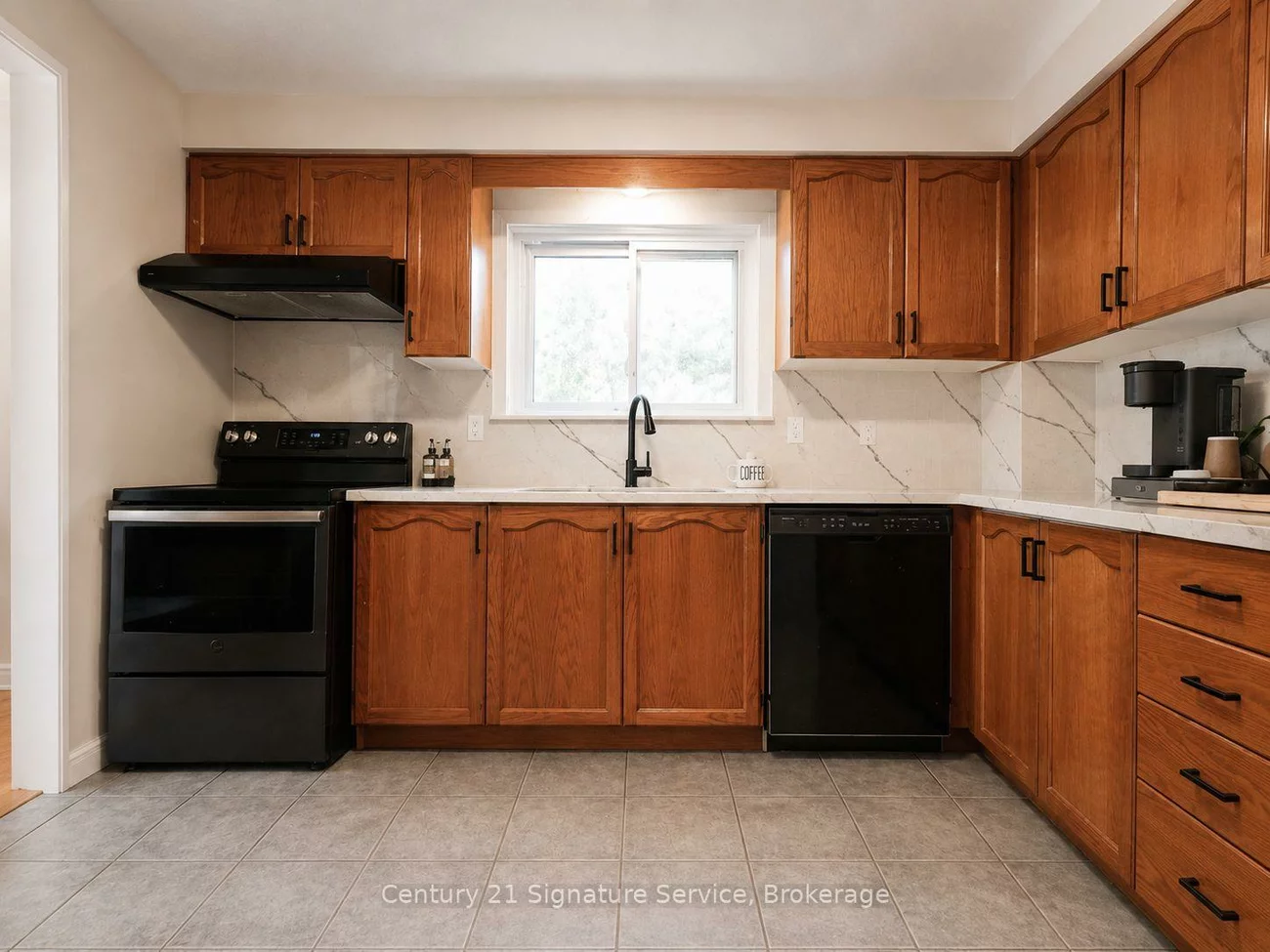 2395, Stefi, 1015 - RO River Oaks, Oakville