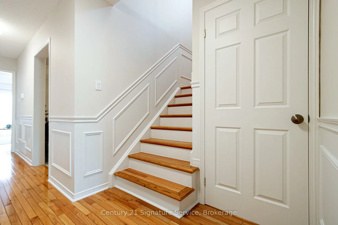 2395, Stefi, 1015 - RO River Oaks, Oakville