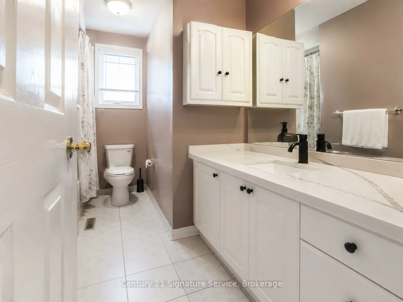 2395, Stefi, 1015 - RO River Oaks, Oakville