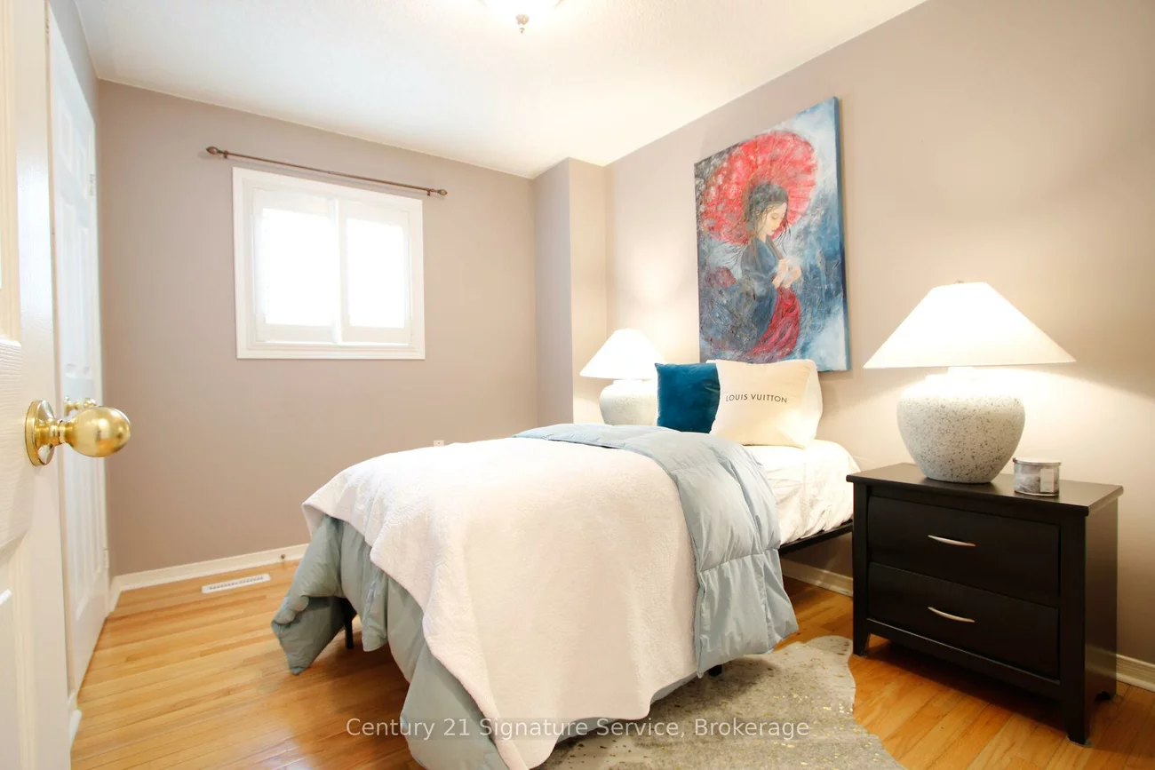2395, Stefi, 1015 - RO River Oaks, Oakville