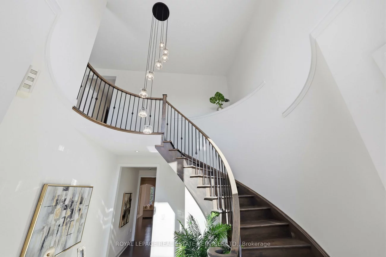 272, Wisteria, 1008 - GO Glenorchy, Oakville