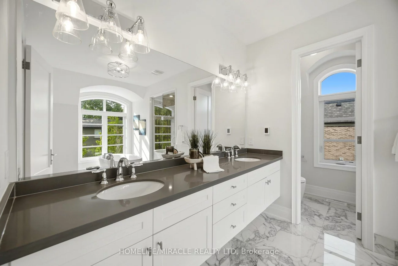 225, Prince George, 1017 - SW Southwest, Oakville