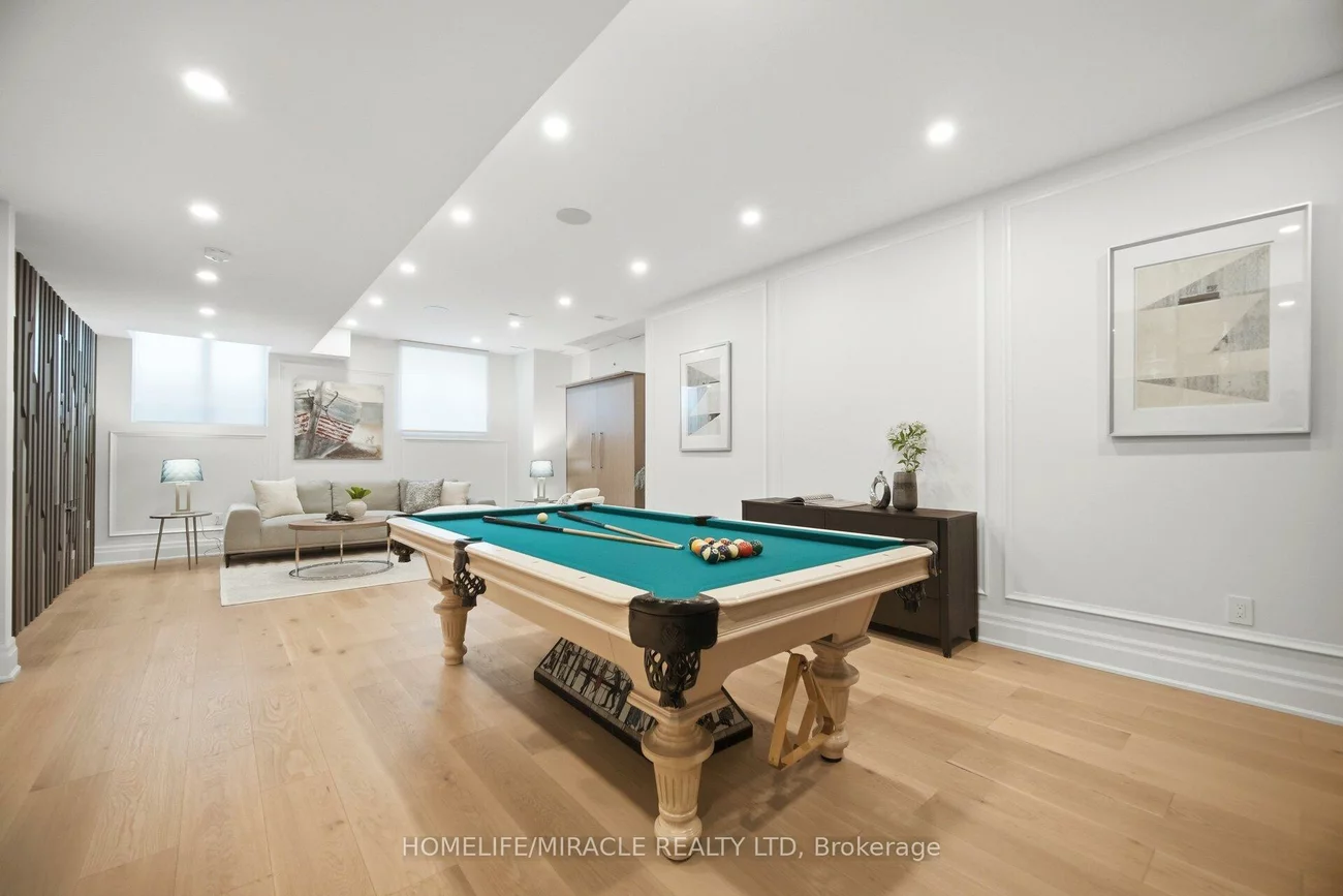 225, Prince George, 1017 - SW Southwest, Oakville