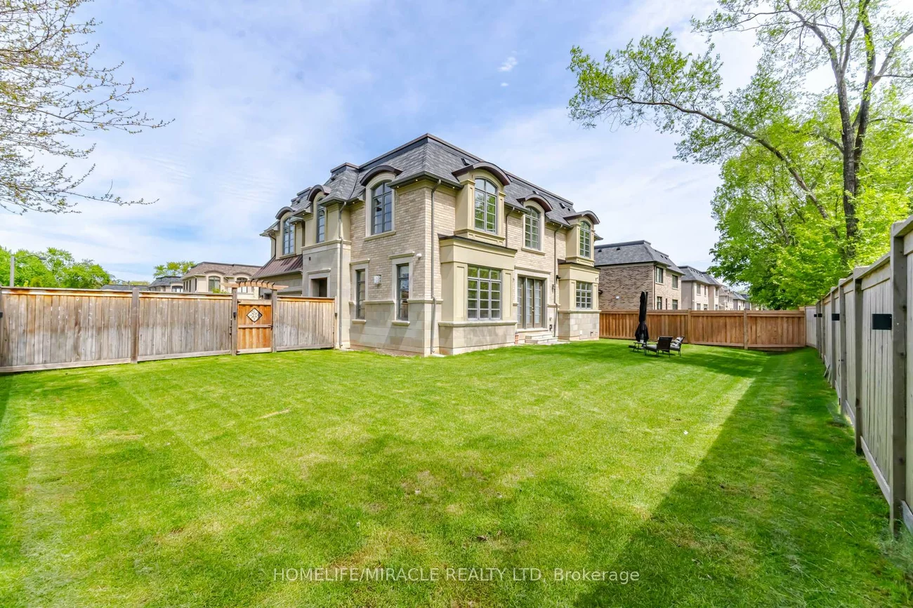 225, Prince George, 1017 - SW Southwest, Oakville