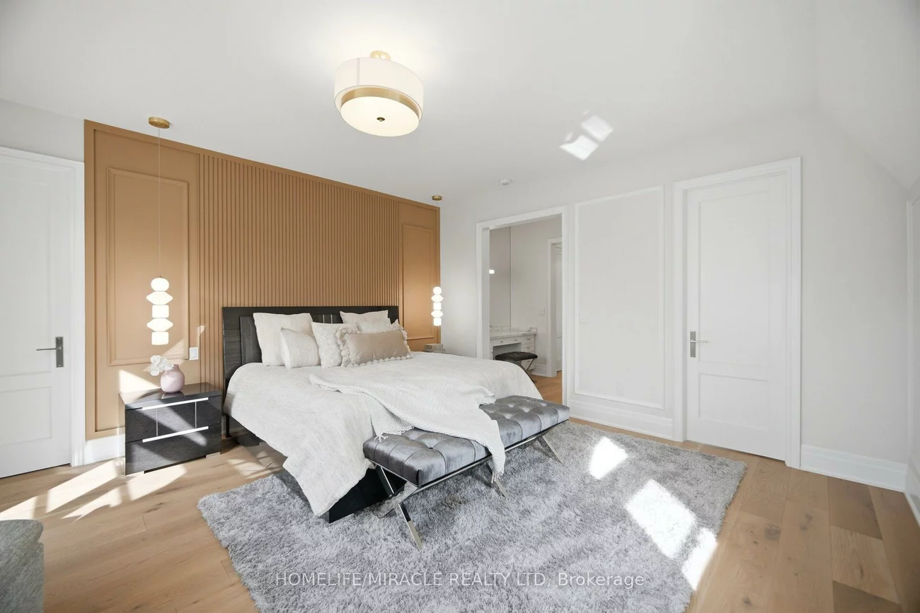 225, Prince George, 1017 - SW Southwest, Oakville