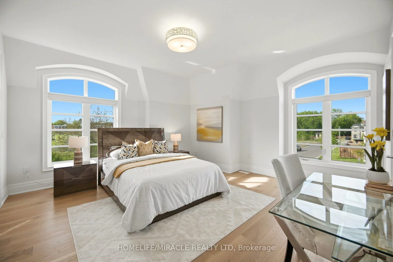225, Prince George, 1017 - SW Southwest, Oakville