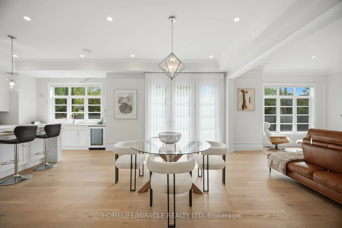 225, Prince George, 1017 - SW Southwest, Oakville