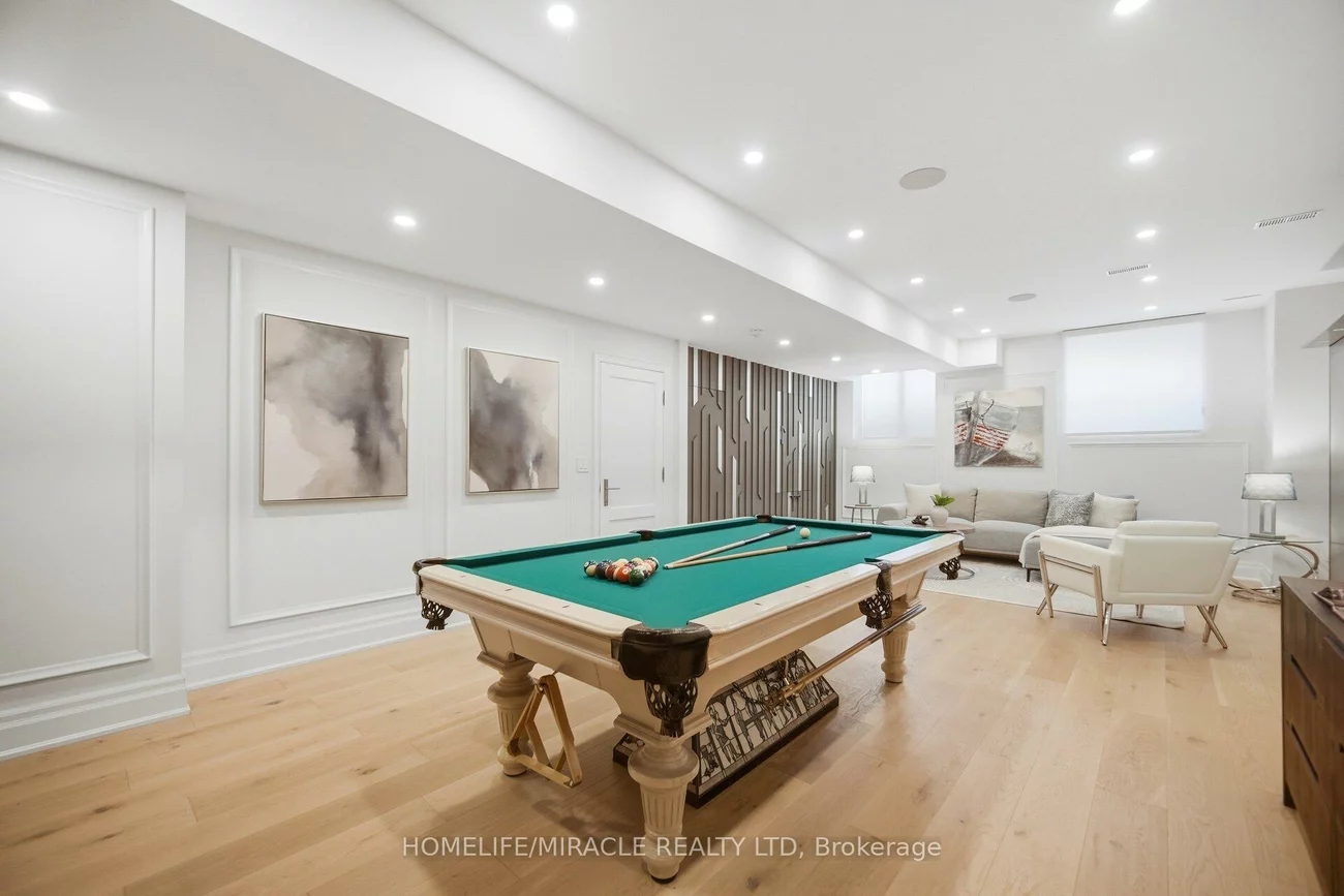 225, Prince George, 1017 - SW Southwest, Oakville