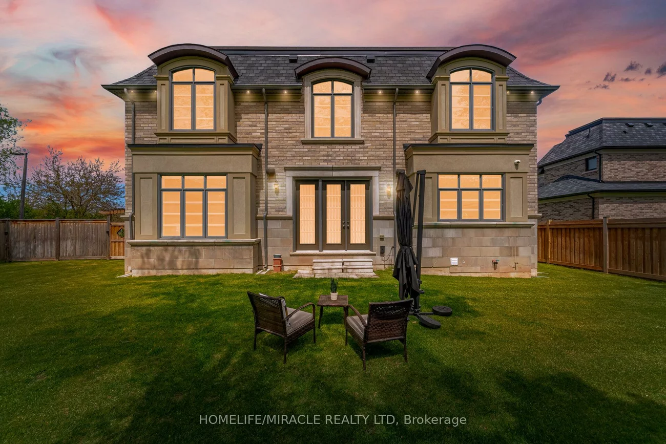225, Prince George, 1017 - SW Southwest, Oakville