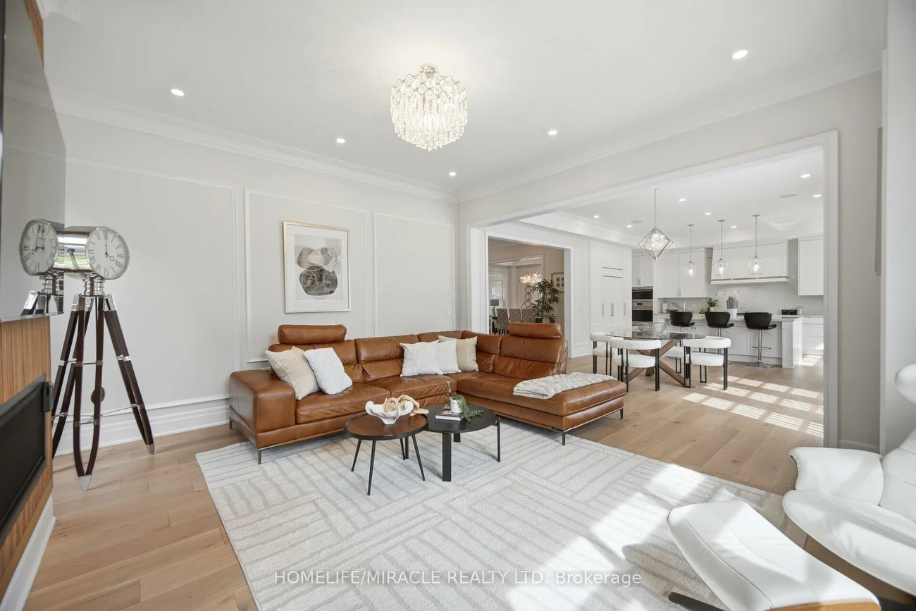 225, Prince George, 1017 - SW Southwest, Oakville