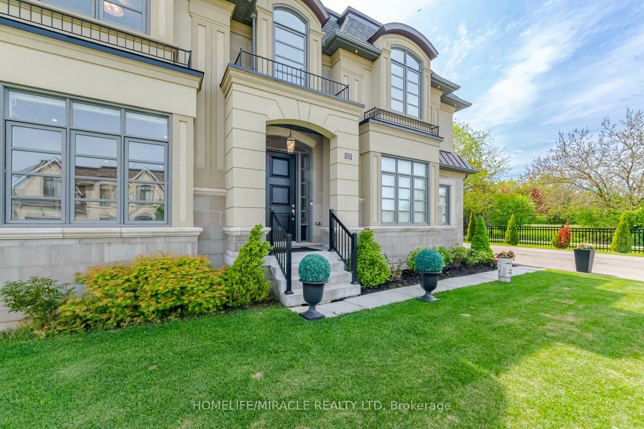 225, Prince George, 1017 - SW Southwest, Oakville