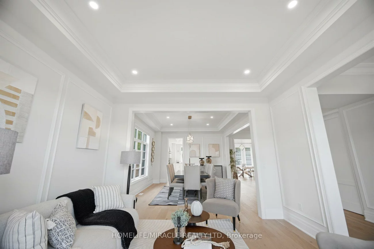 225, Prince George, 1017 - SW Southwest, Oakville