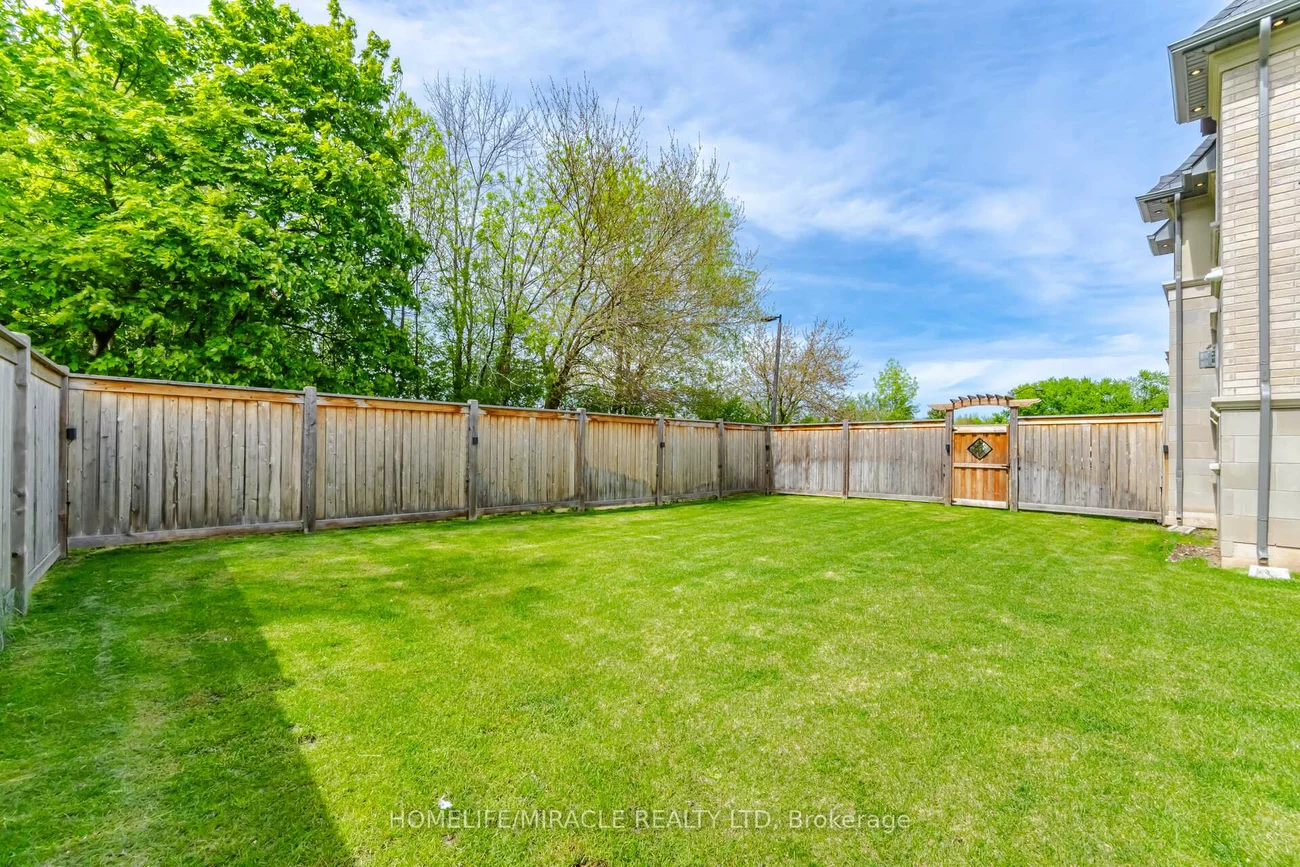 225, Prince George, 1017 - SW Southwest, Oakville
