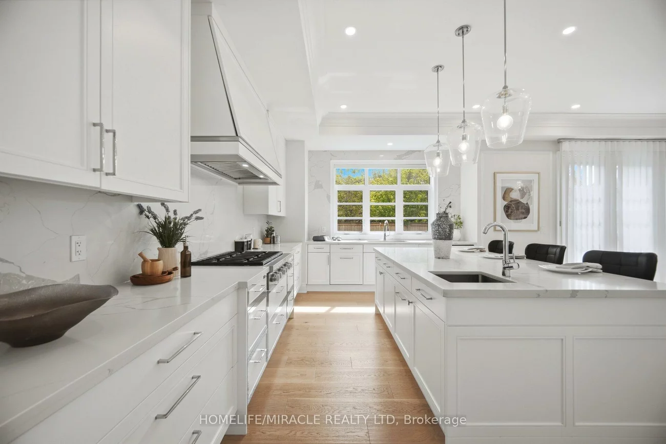 225, Prince George, 1017 - SW Southwest, Oakville
