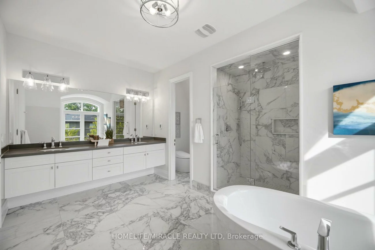 225, Prince George, 1017 - SW Southwest, Oakville