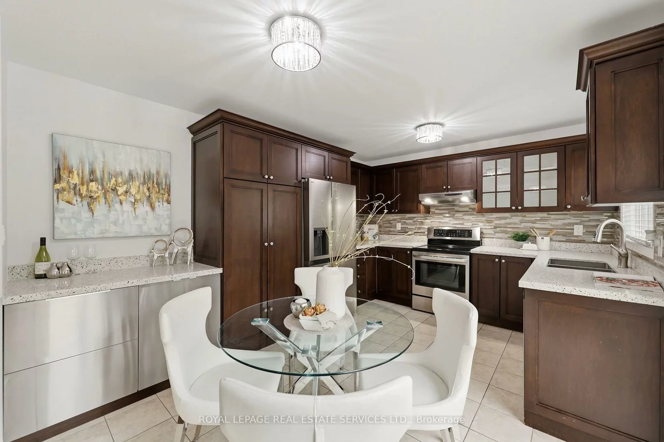 2382, Falkland, 1022 - WT West Oak Trails, Oakville
