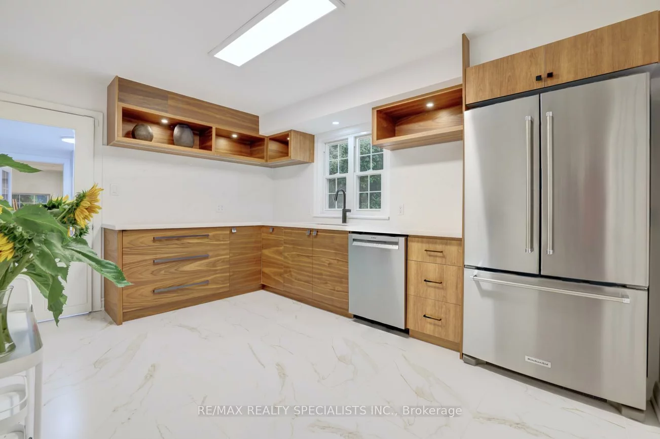 406, Christina, 1017 - SW Southwest, Oakville