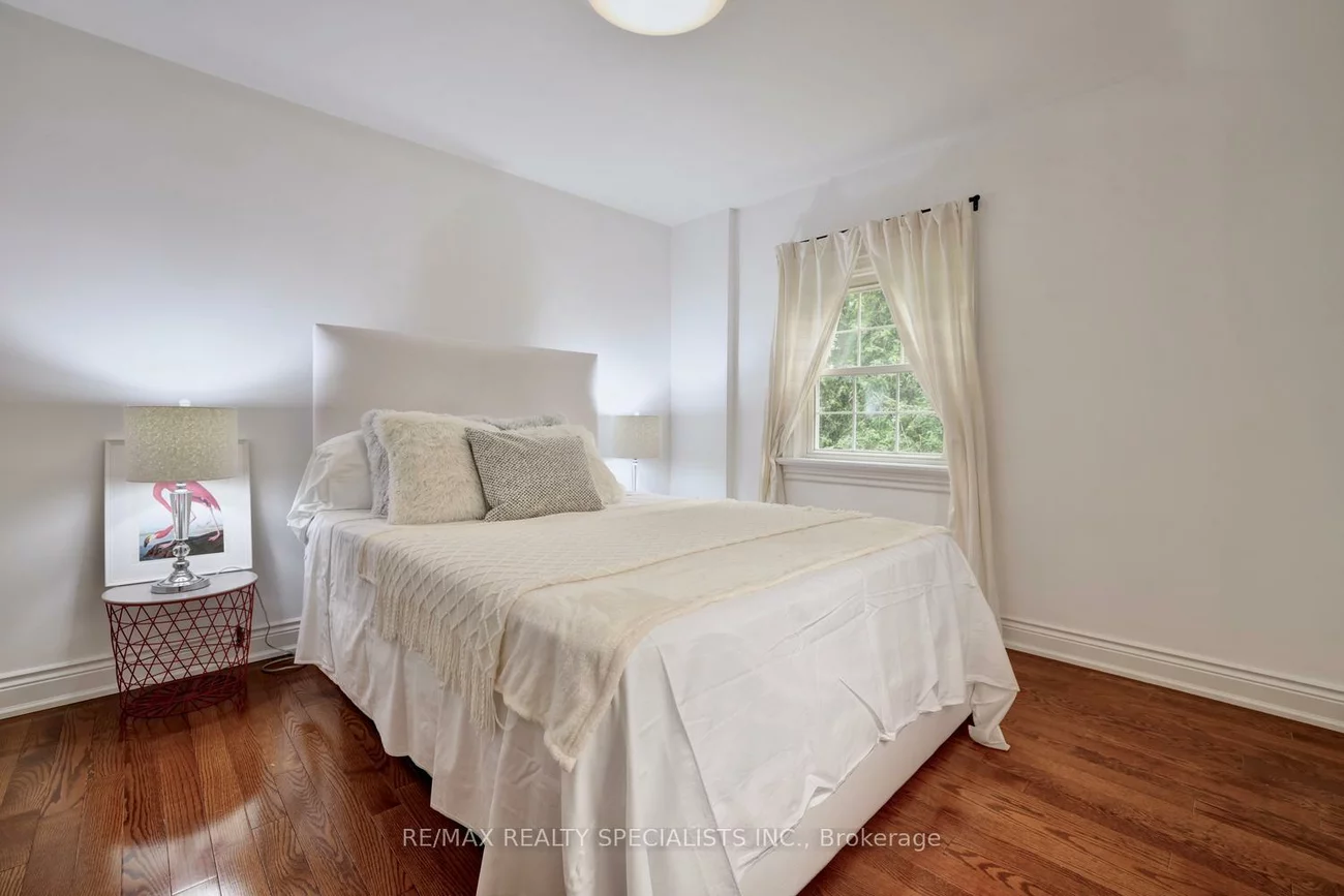 406, Christina, 1017 - SW Southwest, Oakville