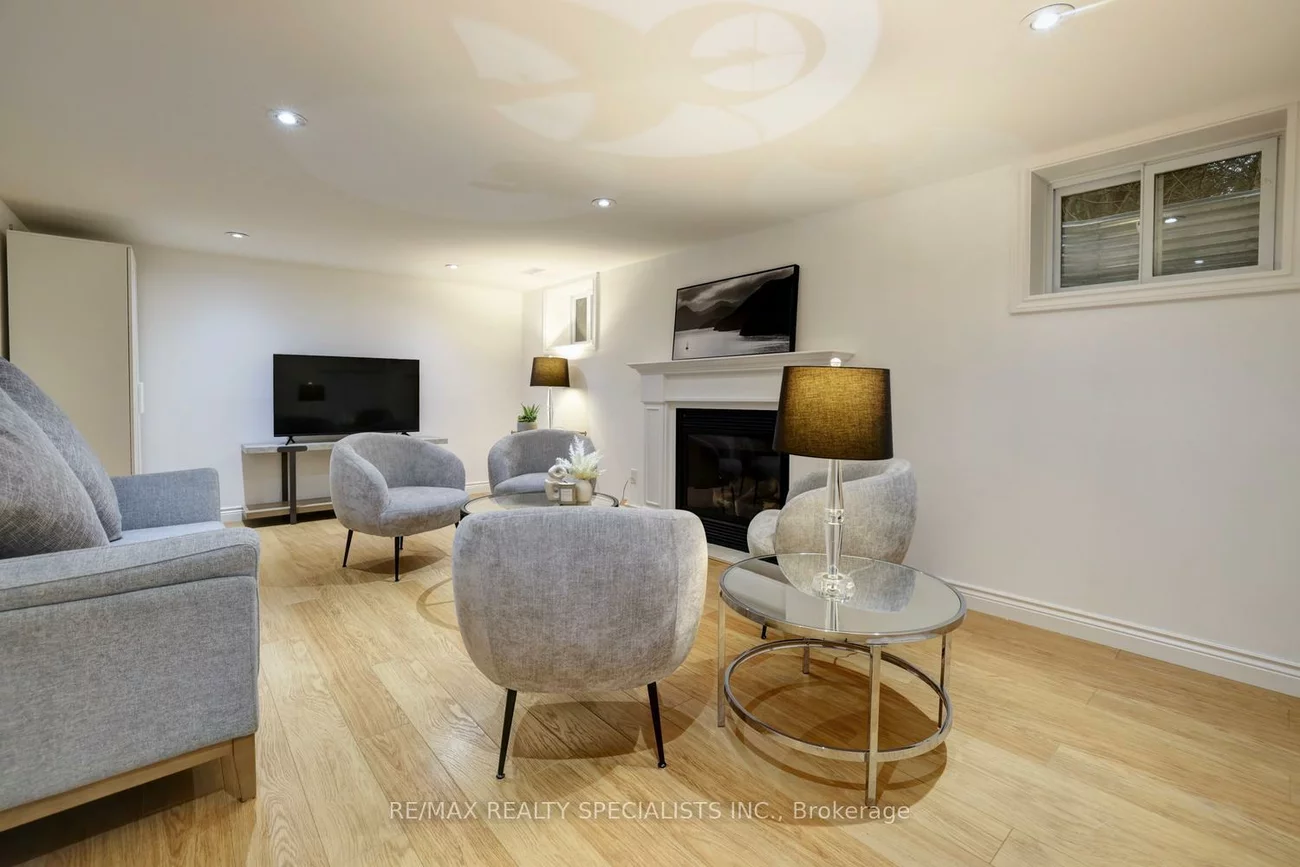 406, Christina, 1017 - SW Southwest, Oakville