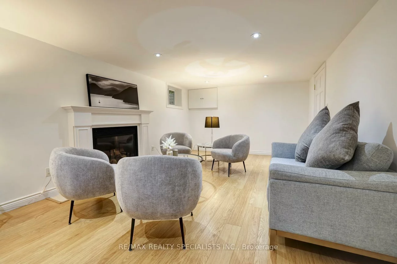 406, Christina, 1017 - SW Southwest, Oakville