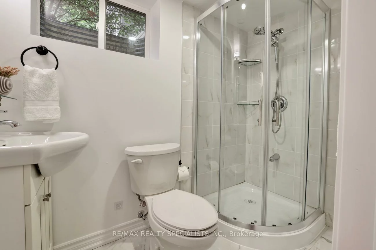 406, Christina, 1017 - SW Southwest, Oakville