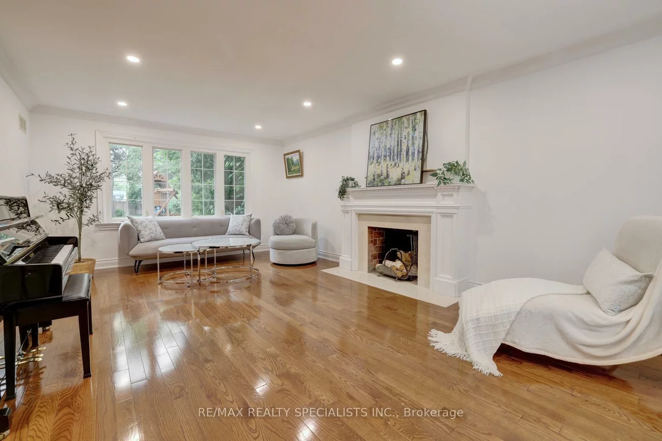 406, Christina, 1017 - SW Southwest, Oakville