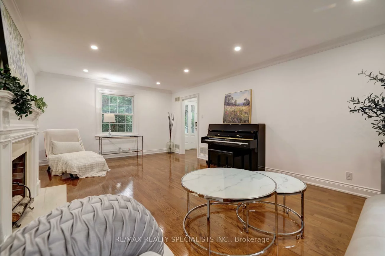 406, Christina, 1017 - SW Southwest, Oakville