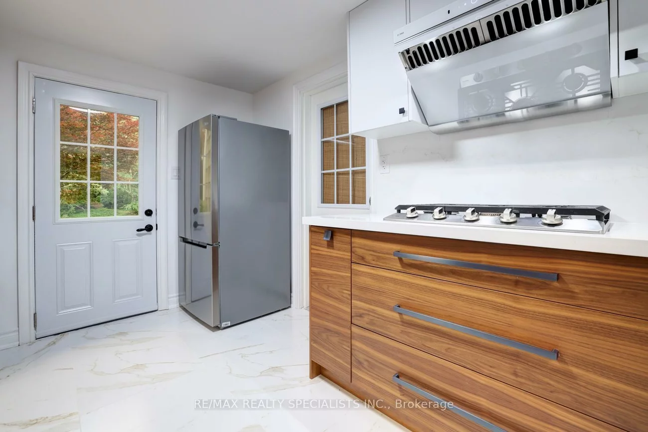406, Christina, 1017 - SW Southwest, Oakville