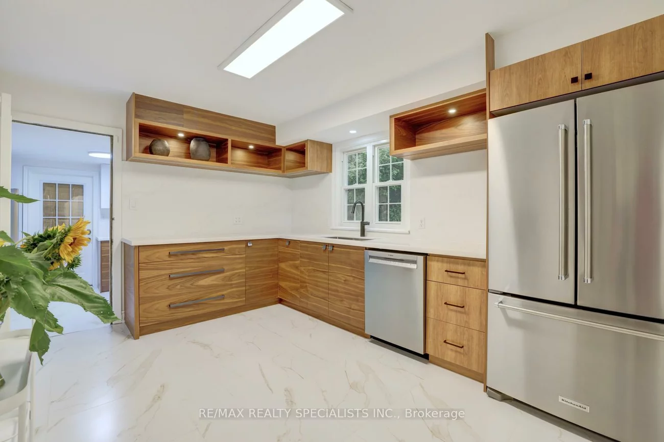 406, Christina, 1017 - SW Southwest, Oakville