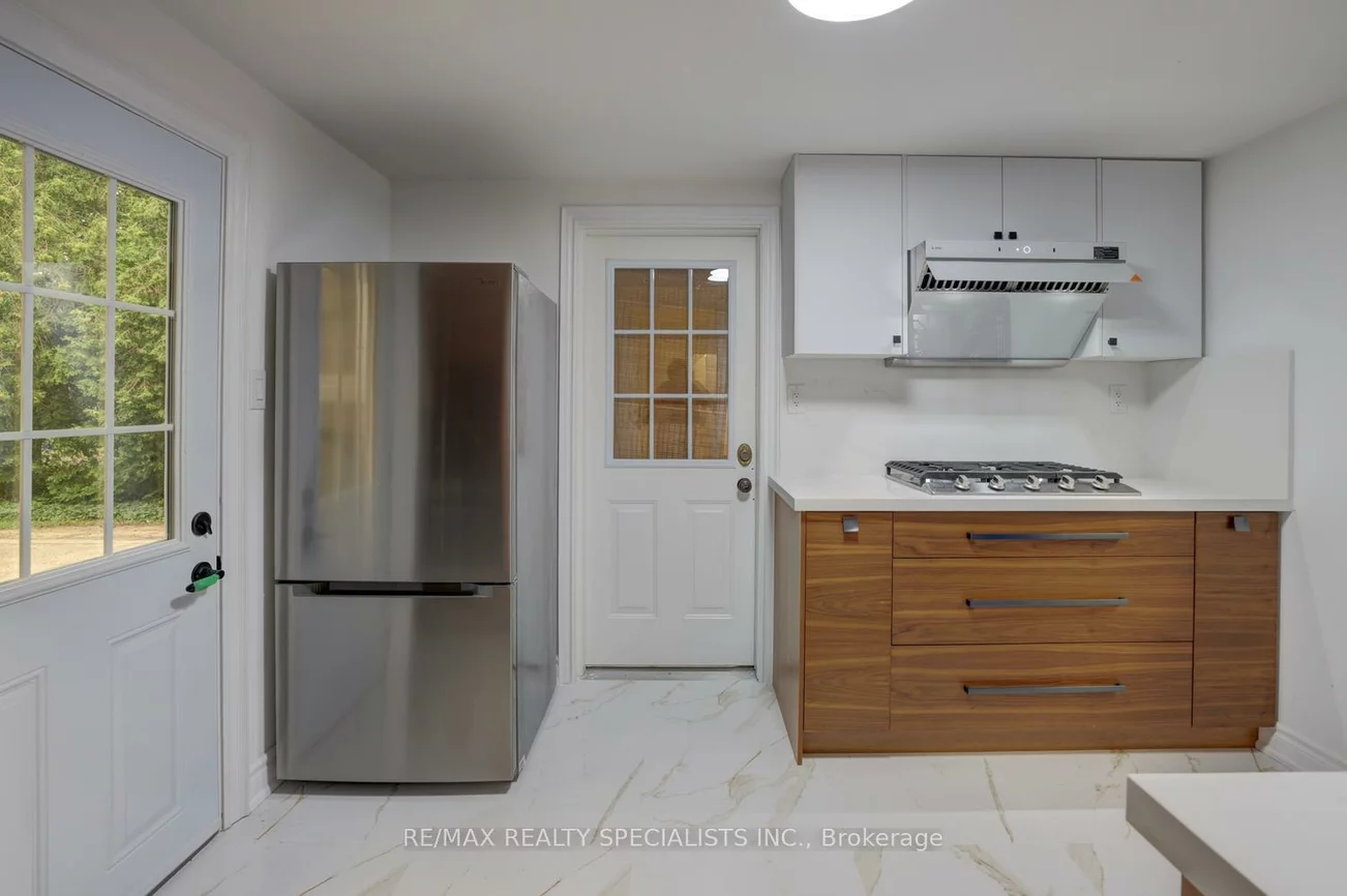 406, Christina, 1017 - SW Southwest, Oakville