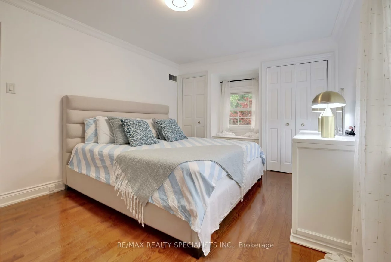 406, Christina, 1017 - SW Southwest, Oakville