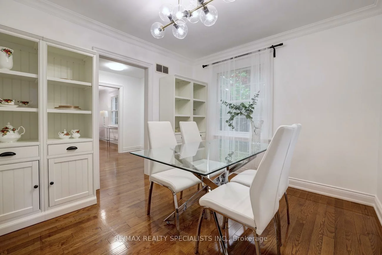 406, Christina, 1017 - SW Southwest, Oakville