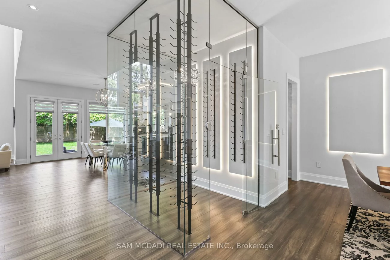 390, Sandhurst, 1020 - WO West, Oakville
