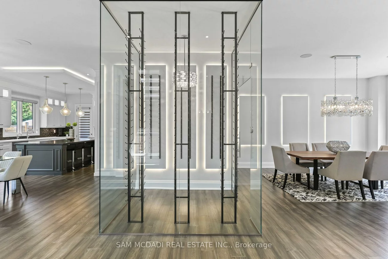 390, Sandhurst, 1020 - WO West, Oakville