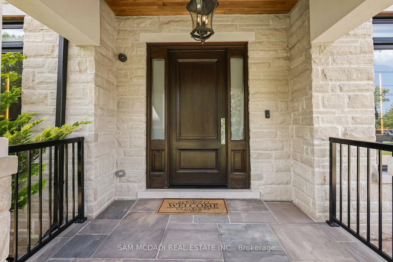 390, Sandhurst, 1020 - WO West, Oakville