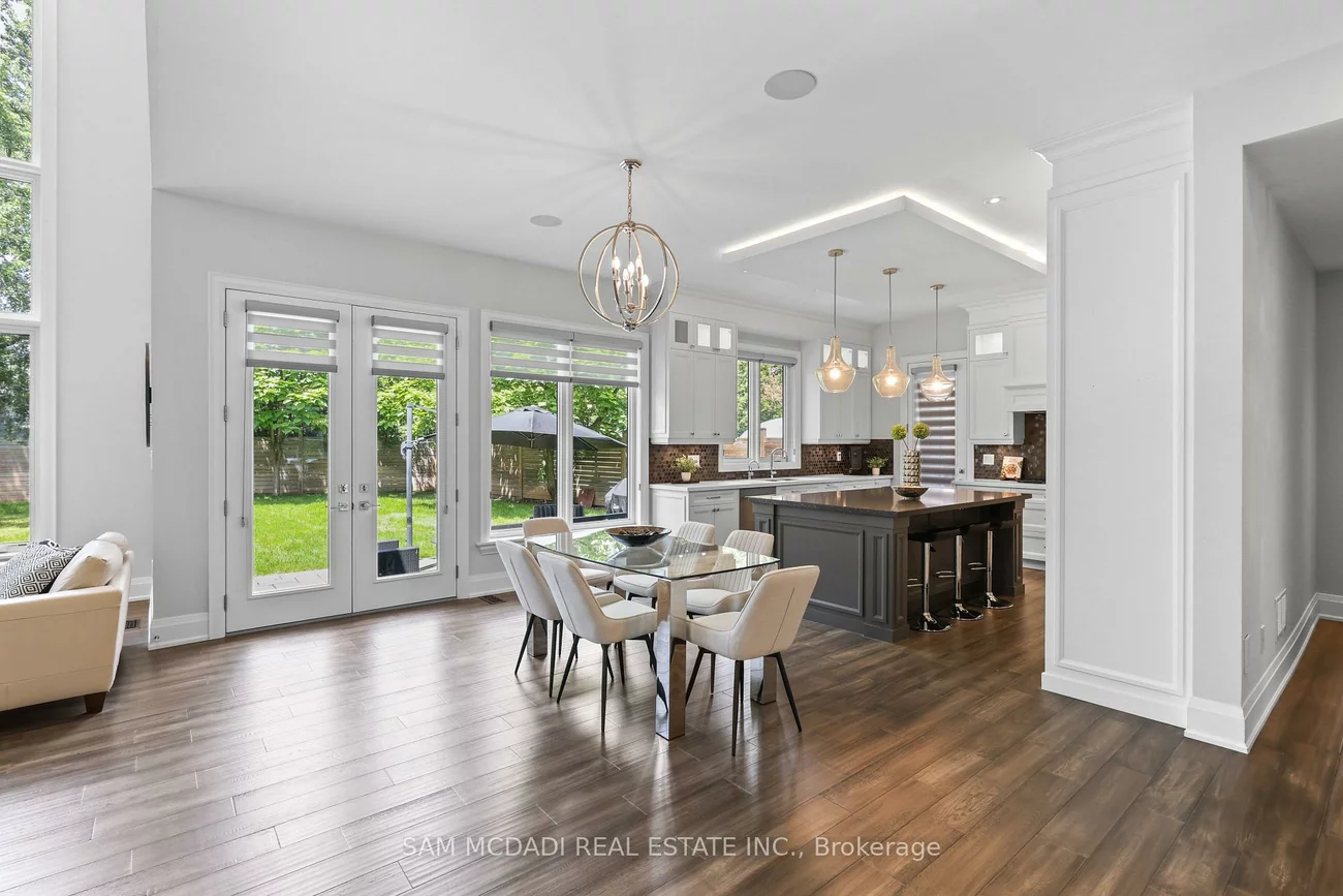 390, Sandhurst, 1020 - WO West, Oakville