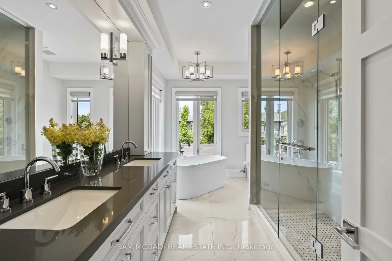 390, Sandhurst, 1020 - WO West, Oakville