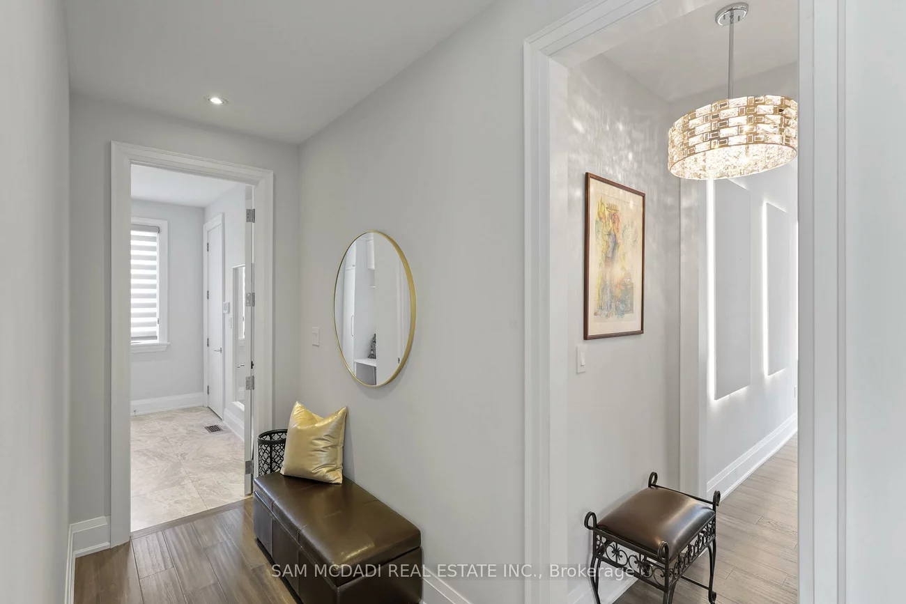 390, Sandhurst, 1020 - WO West, Oakville