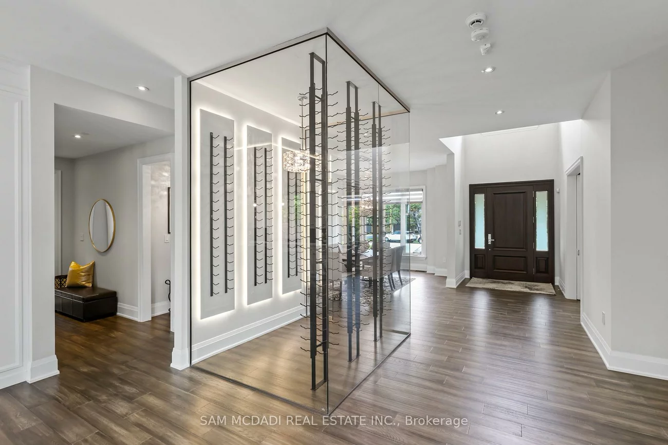 390, Sandhurst, 1020 - WO West, Oakville