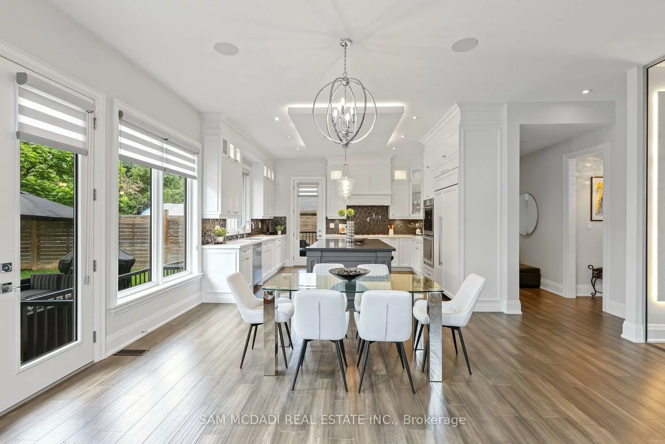 390, Sandhurst, 1020 - WO West, Oakville