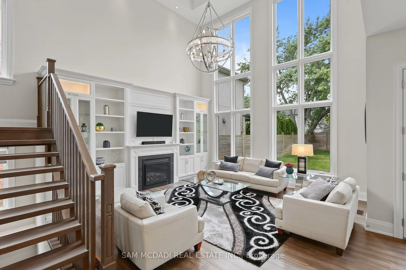 390, Sandhurst, 1020 - WO West, Oakville