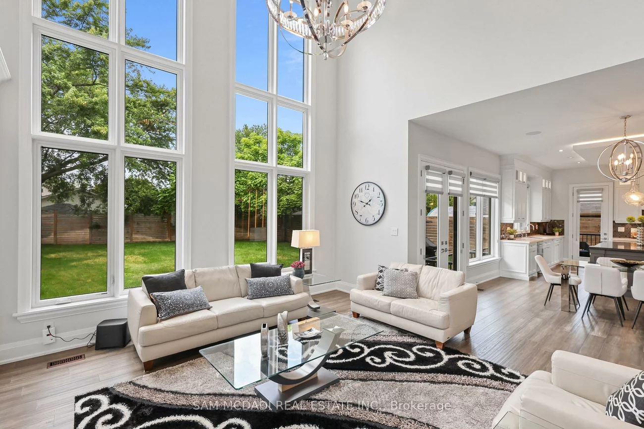 390, Sandhurst, 1020 - WO West, Oakville