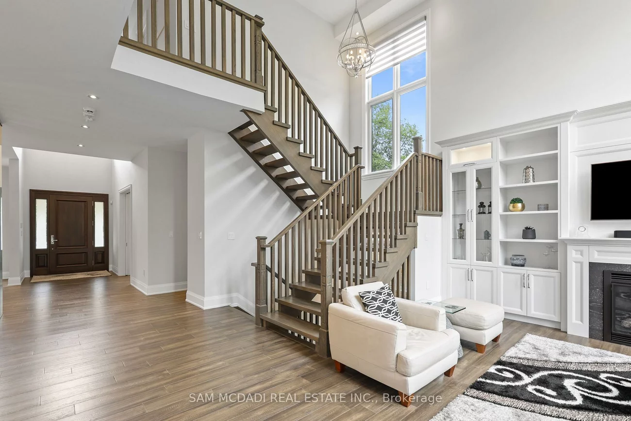 390, Sandhurst, 1020 - WO West, Oakville