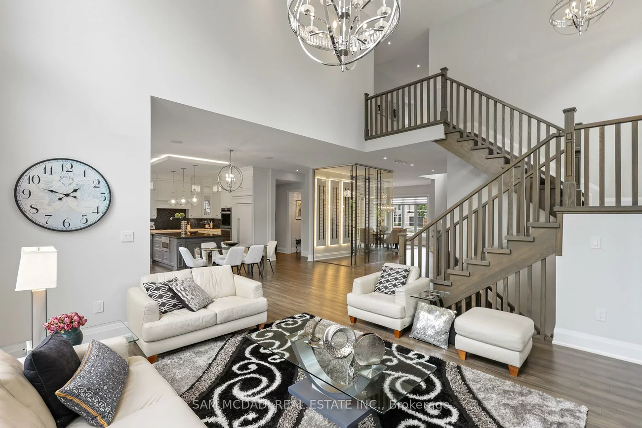 390, Sandhurst, 1020 - WO West, Oakville