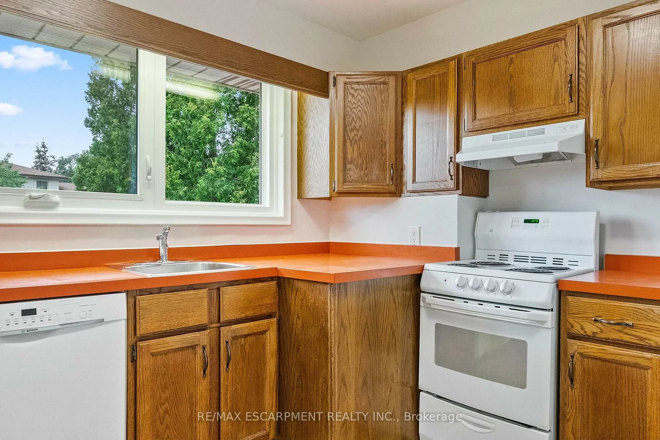 374, ST. AUGUSTINE, 1002 - CO Central, Oakville