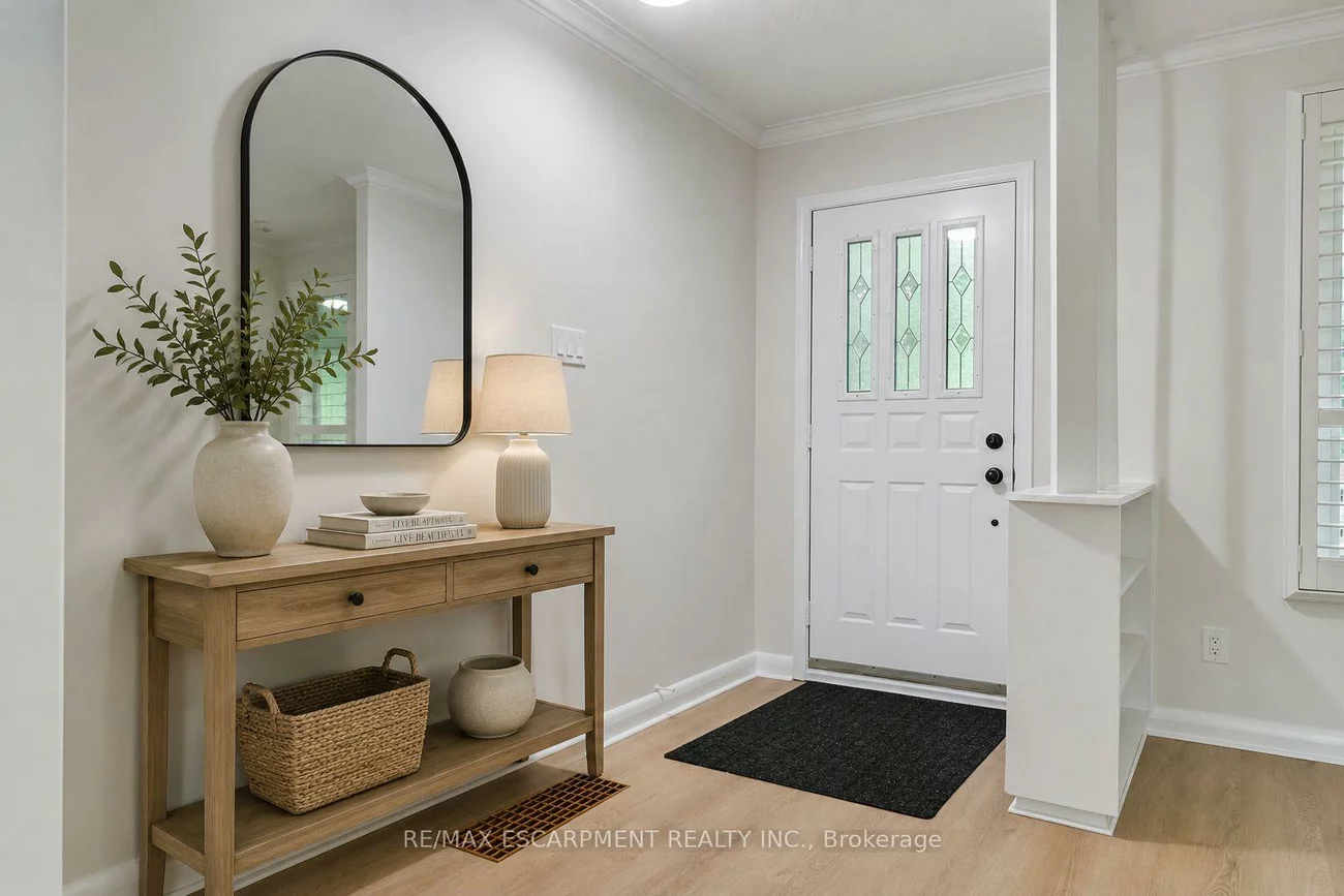 374, ST. AUGUSTINE, 1002 - CO Central, Oakville
