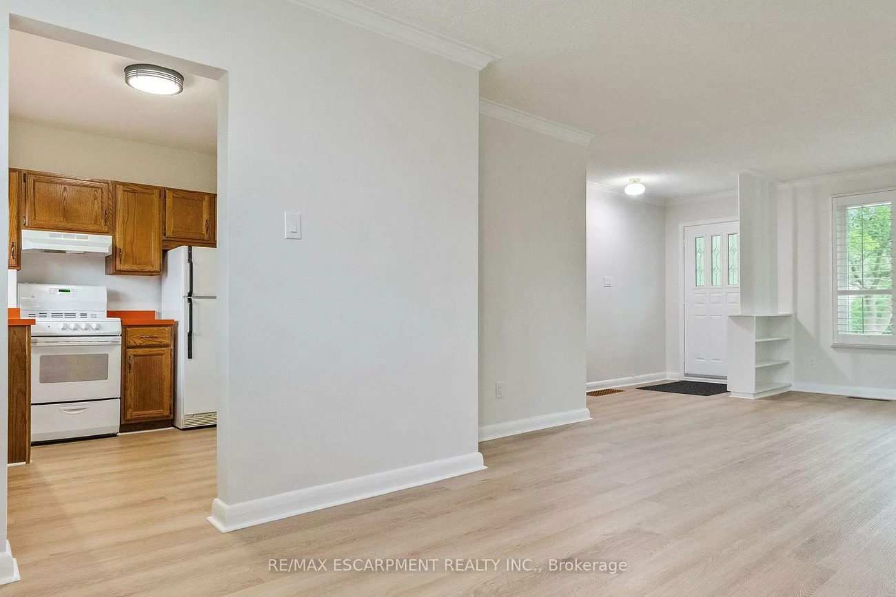 374, ST. AUGUSTINE, 1002 - CO Central, Oakville