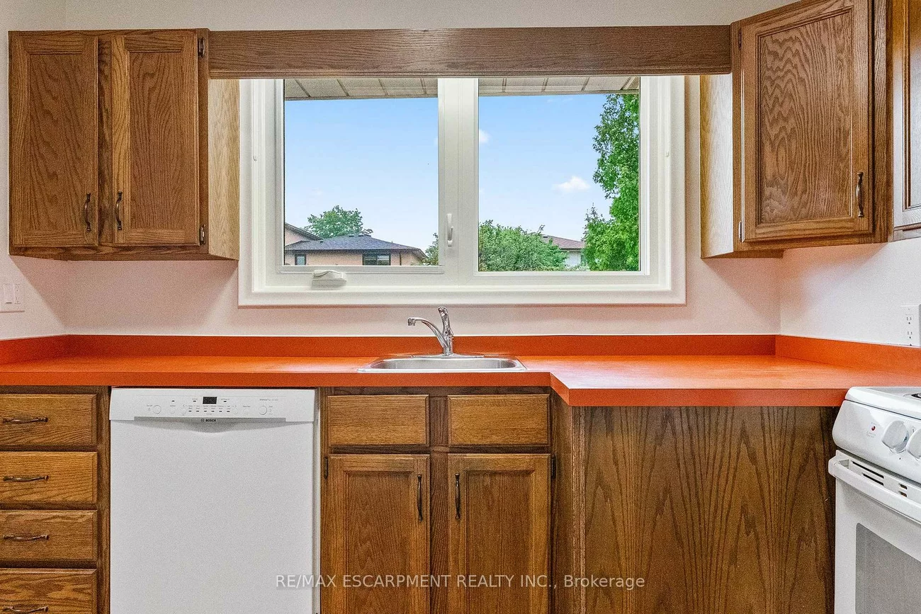 374, ST. AUGUSTINE, 1002 - CO Central, Oakville